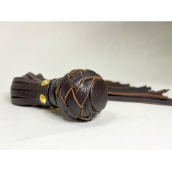 Коричневая генитальная кожаная плеть - 30 см. Коричневая генитальная кожаная плеть - 30 см.