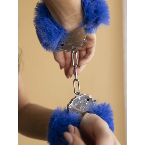 Шикарные синие меховые наручники с ключиками