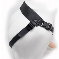 Пустотелый реалистичный фаллопротез на ремешках с заклепками - 17 см. Пустотелый реалистичный фаллопротез на ремешках с заклепками - 17 см.