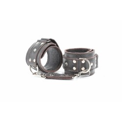 Коричневые кожаные оковы с клепками Коричневые кожаные оковы с клепками