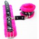 Розовые меховые наручники с ремешками из лакированной кожи