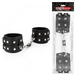 Черные широкие кожаные наручники с заклепками на карабине Черные широкие кожаные наручники с заклепками на карабине